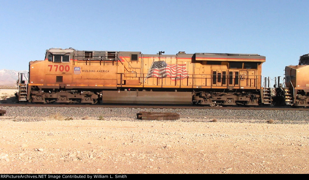 WB Unit Vehicular Flat Car Frt at Erie NV -5